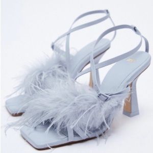 HIGH HEELED SANDALS WITH FEATHERS